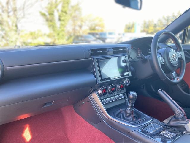 ＧＲ８６ ＲＺ　１年保証付　走行距離２７３５０ｋｍ　記録簿付　ワンオーナー　禁煙車　カロッツェリア９型ナビＴＶ　Ｂｌｕｅｔｏｏｔｈ　ＵＳＢ　ドラレコ　ＥＴＣ　ＬＥＤヘッドライト　スマートキー　シートヒーター（12枚目）