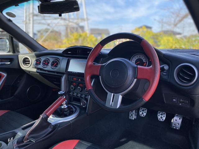 86 GT 1年保証付 6速M/T 記録簿付 TRDフルエアロ&テールスポイラー BILSTEIN車高調 BLITZ3連メーター ナビTV Bluetooth バックカメラ スマートキー プッシュスタート ETC(11枚目)