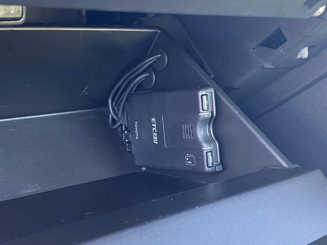 ８６ ＧＴリミテッド　ブラックパッケージ　１年保証付　後期型　６速Ｍ／Ｔ　ＴＲＤエアロ　ＨＫＳ車高調　ブレンボキャリパー　リヤスポ　ＳＤナビＴＶ　Ｂｌｕｅｔｏｏｔｈ　バックカメラ　クルコン　シートヒーター　ＬＥＤライト＆フォグ　スマートキー（18枚目）