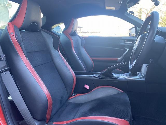 ８６ ＧＴリミテッド　ブラックパッケージ　１年保証付　後期型　６速Ｍ／Ｔ　ＴＲＤエアロ　ＨＫＳ車高調　ブレンボキャリパー　リヤスポ　ＳＤナビＴＶ　Ｂｌｕｅｔｏｏｔｈ　バックカメラ　クルコン　シートヒーター　ＬＥＤライト＆フォグ　スマートキー（21枚目）