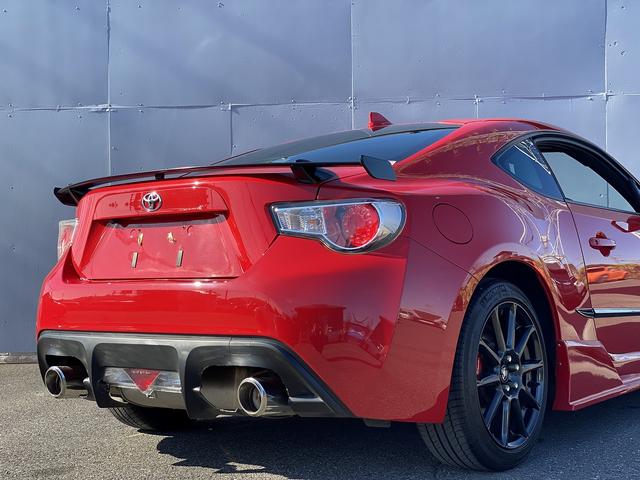 ８６ ＧＴリミテッド　ブラックパッケージ　１年保証付　後期型　６速Ｍ／Ｔ　ＴＲＤエアロ　ＨＫＳ車高調　ブレンボキャリパー　リヤスポ　ＳＤナビＴＶ　Ｂｌｕｅｔｏｏｔｈ　バックカメラ　クルコン　シートヒーター　ＬＥＤライト＆フォグ　スマートキー（33枚目）