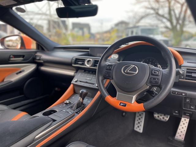 ＲＣ Ｆ カーボンエクステリアパッケージ　１年保証付　修復歴無し　新車記録簿付　ＴＶＤ　プリクラッシュセーフティ（ミリ波レーダー方式）　セミアニリン本革／ブラック＆アクセントオレンジ　エアシート　ＢＳＭ　純正ナビＴＶ　バックカメラ（12枚目）