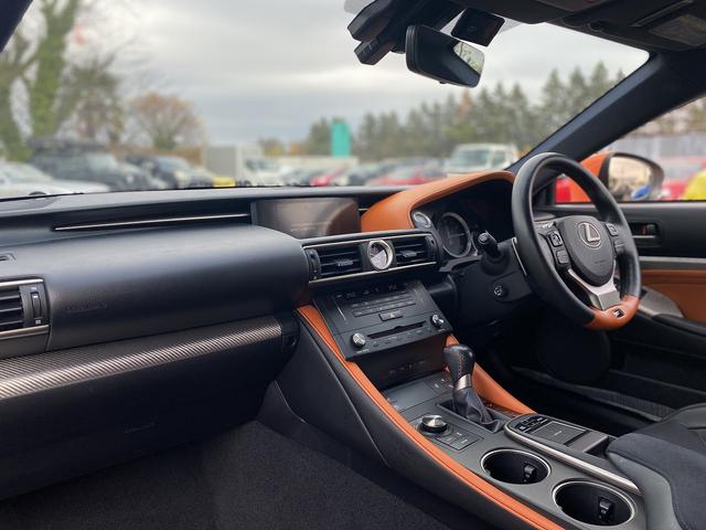 ＲＣ Ｆ カーボンエクステリアパッケージ　１年保証付　修復歴無し　新車記録簿付　ＴＶＤ　プリクラッシュセーフティ（ミリ波レーダー方式）　セミアニリン本革／ブラック＆アクセントオレンジ　エアシート　ＢＳＭ　純正ナビＴＶ　バックカメラ（13枚目）