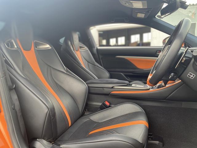 ＲＣ Ｆ カーボンエクステリアパッケージ　１年保証付　修復歴無し　新車記録簿付　ＴＶＤ　プリクラッシュセーフティ（ミリ波レーダー方式）　セミアニリン本革／ブラック＆アクセントオレンジ　エアシート　ＢＳＭ　純正ナビＴＶ　バックカメラ（20枚目）