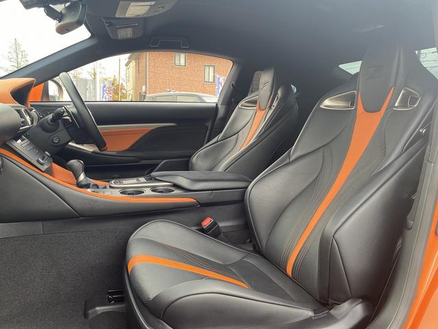 ＲＣ Ｆ カーボンエクステリアパッケージ　１年保証付　修復歴無し　新車記録簿付　ＴＶＤ　プリクラッシュセーフティ（ミリ波レーダー方式）　セミアニリン本革／ブラック＆アクセントオレンジ　エアシート　ＢＳＭ　純正ナビＴＶ　バックカメラ（22枚目）