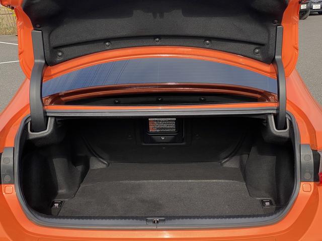ＲＣ Ｆ カーボンエクステリアパッケージ　１年保証付　修復歴無し　新車記録簿付　ＴＶＤ　プリクラッシュセーフティ（ミリ波レーダー方式）　セミアニリン本革／ブラック＆アクセントオレンジ　エアシート　ＢＳＭ　純正ナビＴＶ　バックカメラ（24枚目）