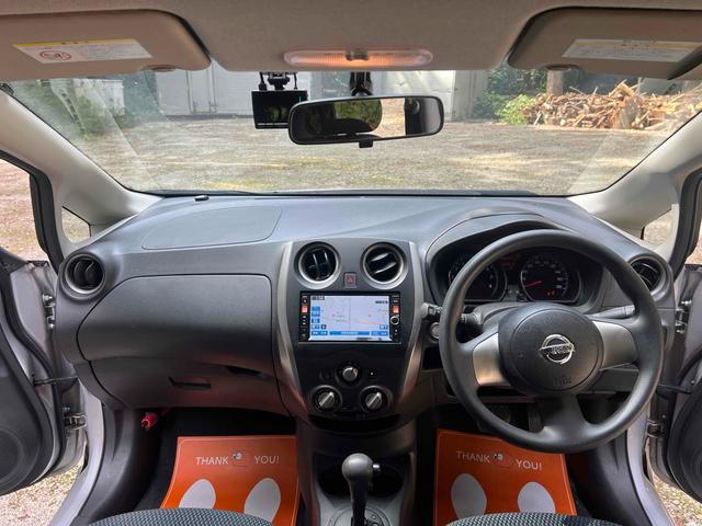 ノート Ｘ　ドライブレコーダー　バックカメラ　ナビ　スマートキー　アイドリングストップ　電動格納ミラー　ＣＶＴ　盗難防止システム　衝突安全ボディ　ＡＢＳ　ミュージックプレイヤー接続可　エアコン　パワーステアリング（2枚目）