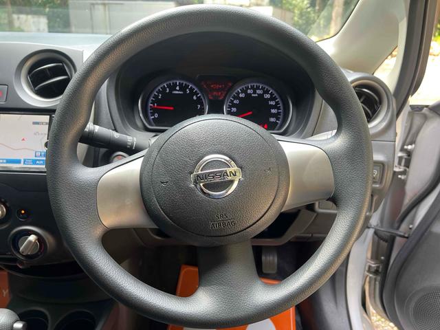 ノート Ｘ　ドライブレコーダー　バックカメラ　ナビ　スマートキー　アイドリングストップ　電動格納ミラー　ＣＶＴ　盗難防止システム　衝突安全ボディ　ＡＢＳ　ミュージックプレイヤー接続可　エアコン　パワーステアリング（3枚目）