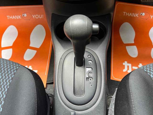 ノート Ｘ　ドライブレコーダー　バックカメラ　ナビ　スマートキー　アイドリングストップ　電動格納ミラー　ＣＶＴ　盗難防止システム　衝突安全ボディ　ＡＢＳ　ミュージックプレイヤー接続可　エアコン　パワーステアリング（6枚目）