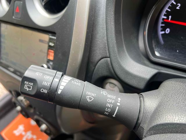 ノート Ｘ　ドライブレコーダー　バックカメラ　ナビ　スマートキー　アイドリングストップ　電動格納ミラー　ＣＶＴ　盗難防止システム　衝突安全ボディ　ＡＢＳ　ミュージックプレイヤー接続可　エアコン　パワーステアリング（8枚目）