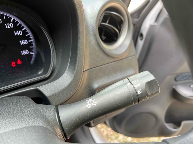 ノート Ｘ　ドライブレコーダー　バックカメラ　ナビ　スマートキー　アイドリングストップ　電動格納ミラー　ＣＶＴ　盗難防止システム　衝突安全ボディ　ＡＢＳ　ミュージックプレイヤー接続可　エアコン　パワーステアリング（9枚目）