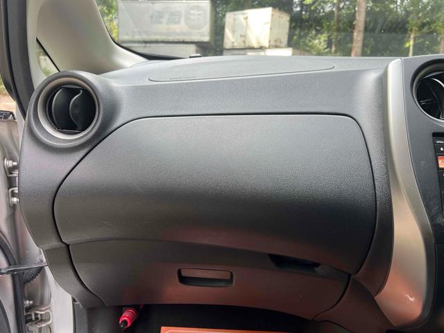ノート Ｘ　ドライブレコーダー　バックカメラ　ナビ　スマートキー　アイドリングストップ　電動格納ミラー　ＣＶＴ　盗難防止システム　衝突安全ボディ　ＡＢＳ　ミュージックプレイヤー接続可　エアコン　パワーステアリング（10枚目）