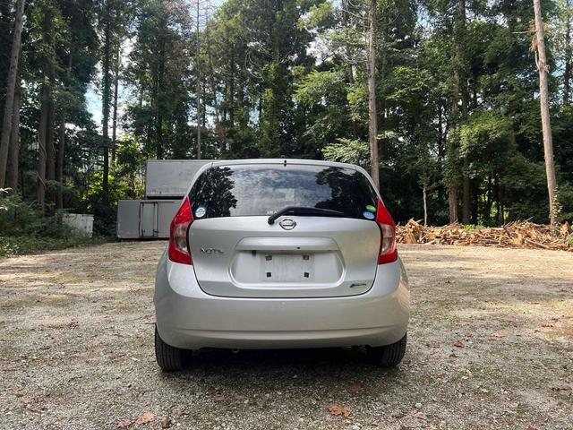 ノート Ｘ　ドライブレコーダー　バックカメラ　ナビ　スマートキー　アイドリングストップ　電動格納ミラー　ＣＶＴ　盗難防止システム　衝突安全ボディ　ＡＢＳ　ミュージックプレイヤー接続可　エアコン　パワーステアリング（15枚目）