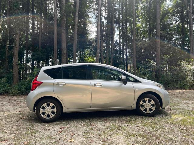 ノート Ｘ　ドライブレコーダー　バックカメラ　ナビ　スマートキー　アイドリングストップ　電動格納ミラー　ＣＶＴ　盗難防止システム　衝突安全ボディ　ＡＢＳ　ミュージックプレイヤー接続可　エアコン　パワーステアリング（17枚目）