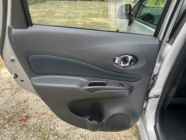 ノート Ｘ　ドライブレコーダー　バックカメラ　ナビ　スマートキー　アイドリングストップ　電動格納ミラー　ＣＶＴ　盗難防止システム　衝突安全ボディ　ＡＢＳ　ミュージックプレイヤー接続可　エアコン　パワーステアリング（39枚目）