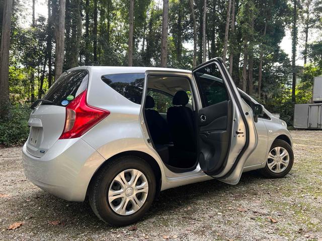 ノート Ｘ　ドライブレコーダー　バックカメラ　ナビ　スマートキー　アイドリングストップ　電動格納ミラー　ＣＶＴ　盗難防止システム　衝突安全ボディ　ＡＢＳ　ミュージックプレイヤー接続可　エアコン　パワーステアリング（42枚目）