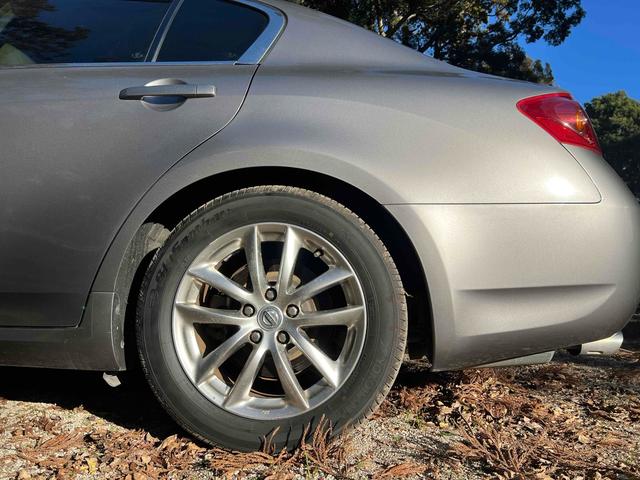 スカイライン 250GT タイプP ETC ナビ アルミホイール オートライト HID AT シートヒーター キーレスエントリー 盗難防止システム パワーシート CD DVD再生 衝突安全ボディ ABS ESC エアコン(20枚目)