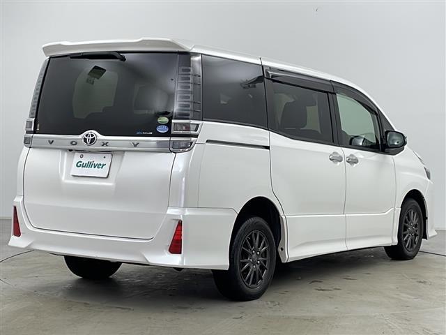 ヴォクシー ＺＳ　煌　・ワンオーナー・社外ナビ・トヨタセーフティセンス・プリクラッシュセーフティ・レーンディパーチャーアラート・両側パワースライドドア・クルーズコントロール・純正エンジンスターター・ステアリングスイッチ（3枚目）