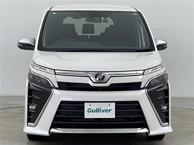ヴォクシー ＺＳ　煌　・ワンオーナー・社外ナビ・トヨタセーフティセンス・プリクラッシュセーフティ・レーンディパーチャーアラート・両側パワースライドドア・クルーズコントロール・純正エンジンスターター・ステアリングスイッチ（4枚目）