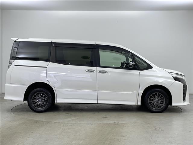 ヴォクシー ＺＳ　煌　・ワンオーナー・社外ナビ・トヨタセーフティセンス・プリクラッシュセーフティ・レーンディパーチャーアラート・両側パワースライドドア・クルーズコントロール・純正エンジンスターター・ステアリングスイッチ（6枚目）