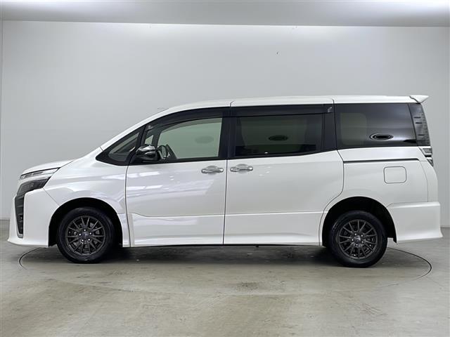 ヴォクシー ＺＳ　煌　・ワンオーナー・社外ナビ・トヨタセーフティセンス・プリクラッシュセーフティ・レーンディパーチャーアラート・両側パワースライドドア・クルーズコントロール・純正エンジンスターター・ステアリングスイッチ（7枚目）