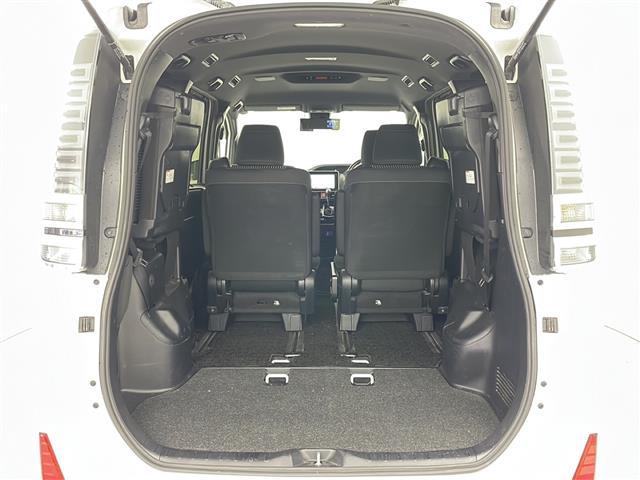 ヴォクシー ＺＳ　煌ＩＩ　４ＷＤ　ワンオーナー　寒冷地仕様　社外ＳＤナビ＆フルセグ＆ＣＤ＆ＤＶＤ＆ＢＴ＆ＨＤＭＩ＆ｉｐｏｄ＆ＳＤ　両側パワースライドドア　パーキングサポートブレーキ　先行車発進お知らせ　クリアラランスソナー（20枚目）