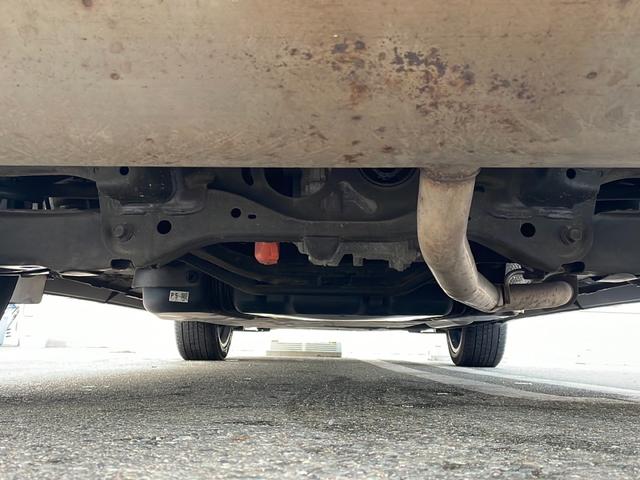 ホイール専用ガラスコーティング『ホイールコート』はガラス被膜が生む耐久性で走行時の様々な汚れをガードすることで足元を輝かせる光沢＆撥水性を期待できます。足元を汚れから守って美しく見せるためにお勧めした