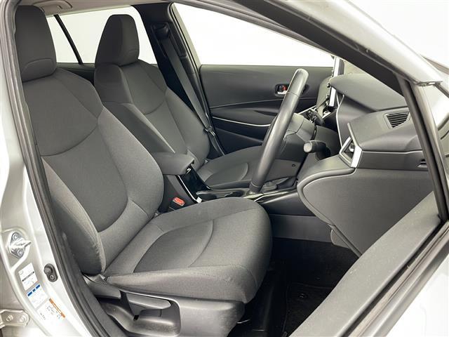 カローラツーリング ハイブリッド　Ｓ　４ＷＤ／寒冷地仕様／純正ナビ／バックカメラ／セーフティセンス／ブラインドスポットモニター／クリアランスソナー／デジタルインナーミラー／ＥＴＣ／置くだけ充電／トノカバー／ＬＥＤヘッドライト／積込タイヤ（9枚目）