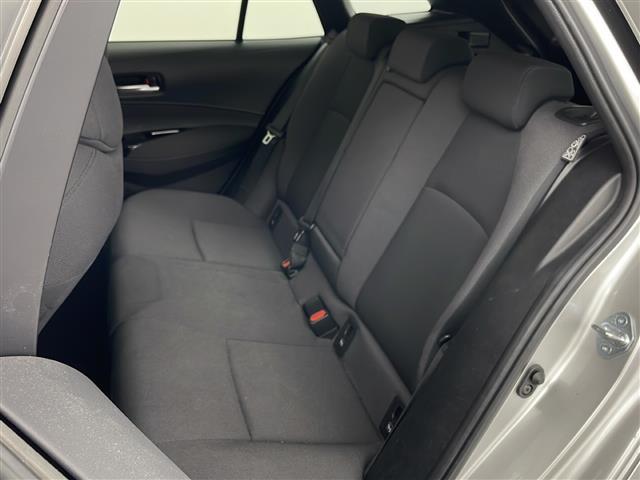 カローラツーリング ハイブリッド　Ｓ　４ＷＤ／寒冷地仕様／純正ナビ／バックカメラ／セーフティセンス／ブラインドスポットモニター／クリアランスソナー／デジタルインナーミラー／ＥＴＣ／置くだけ充電／トノカバー／ＬＥＤヘッドライト／積込タイヤ（15枚目）