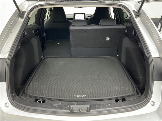 カローラツーリング ハイブリッド　Ｓ　４ＷＤ／寒冷地仕様／純正ナビ／バックカメラ／セーフティセンス／ブラインドスポットモニター／クリアランスソナー／デジタルインナーミラー／ＥＴＣ／置くだけ充電／トノカバー／ＬＥＤヘッドライト／積込タイヤ（17枚目）