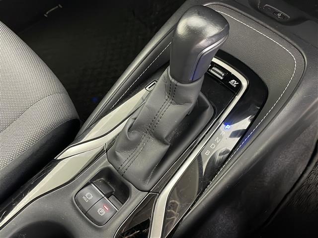 カローラツーリング ハイブリッド　Ｓ　４ＷＤ／寒冷地仕様／純正ナビ／バックカメラ／セーフティセンス／ブラインドスポットモニター／クリアランスソナー／デジタルインナーミラー／ＥＴＣ／置くだけ充電／トノカバー／ＬＥＤヘッドライト／積込タイヤ（28枚目）