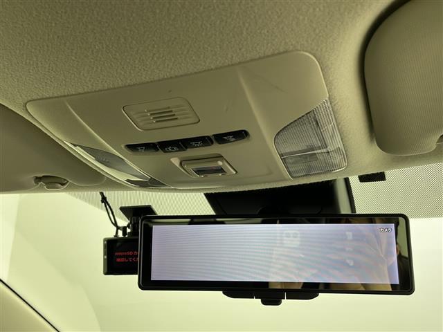 カローラツーリング ハイブリッド　Ｓ　４ＷＤ／寒冷地仕様／純正ナビ／バックカメラ／セーフティセンス／ブラインドスポットモニター／クリアランスソナー／デジタルインナーミラー／ＥＴＣ／置くだけ充電／トノカバー／ＬＥＤヘッドライト／積込タイヤ（32枚目）