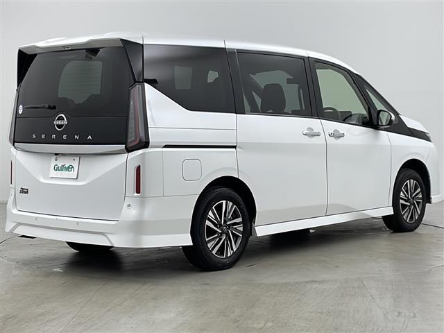 セレナ ハイウェイスターＶ　純正ナビ＆ＢＴ＆ＵＳＢ　全方位カメラ　衝突被害軽減ブレーキ　レーンキープアシスト　レーダークルーズコントロール　プロパイロット　前席シートヒーター　ステアリングヒーター　デジタルインナーミラー（3枚目）