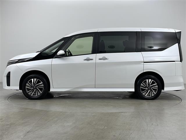 セレナ ハイウェイスターＶ　純正ナビ＆ＢＴ＆ＵＳＢ　全方位カメラ　衝突被害軽減ブレーキ　レーンキープアシスト　レーダークルーズコントロール　プロパイロット　前席シートヒーター　ステアリングヒーター　デジタルインナーミラー（7枚目）