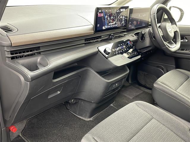 セレナ ハイウェイスターＶ　純正ナビ＆ＢＴ＆ＵＳＢ　全方位カメラ　衝突被害軽減ブレーキ　レーンキープアシスト　レーダークルーズコントロール　プロパイロット　前席シートヒーター　ステアリングヒーター　デジタルインナーミラー（13枚目）