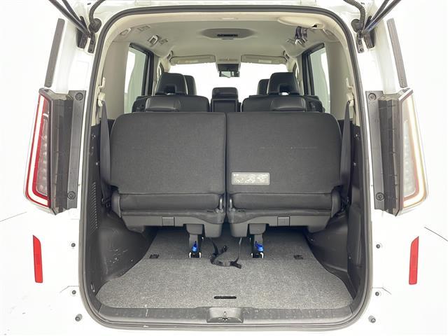 セレナ ハイウェイスターＶ　純正ナビ＆ＢＴ＆ＵＳＢ　全方位カメラ　衝突被害軽減ブレーキ　レーンキープアシスト　レーダークルーズコントロール　プロパイロット　前席シートヒーター　ステアリングヒーター　デジタルインナーミラー（18枚目）