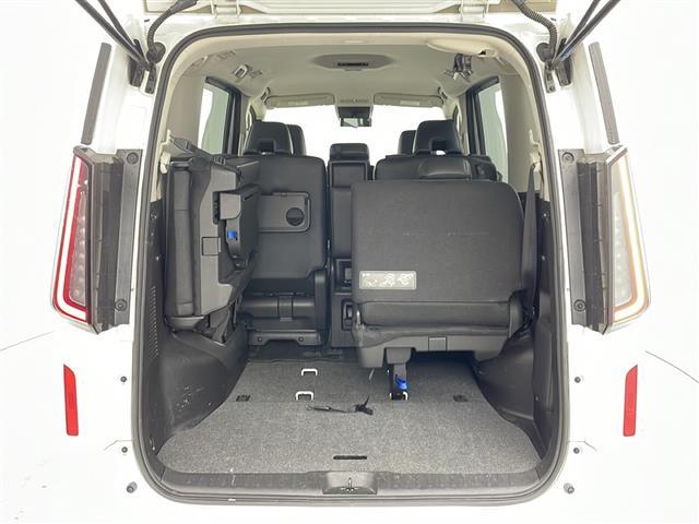 セレナ ハイウェイスターＶ　純正ナビ＆ＢＴ＆ＵＳＢ　全方位カメラ　衝突被害軽減ブレーキ　レーンキープアシスト　レーダークルーズコントロール　プロパイロット　前席シートヒーター　ステアリングヒーター　デジタルインナーミラー（19枚目）