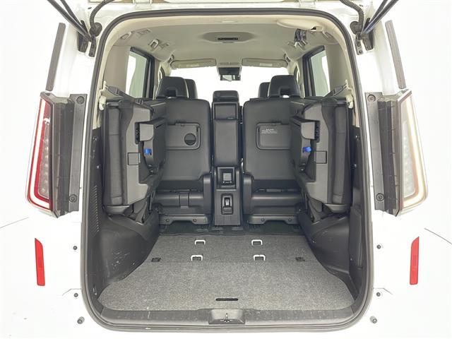 セレナ ハイウェイスターＶ　純正ナビ＆ＢＴ＆ＵＳＢ　全方位カメラ　衝突被害軽減ブレーキ　レーンキープアシスト　レーダークルーズコントロール　プロパイロット　前席シートヒーター　ステアリングヒーター　デジタルインナーミラー（20枚目）