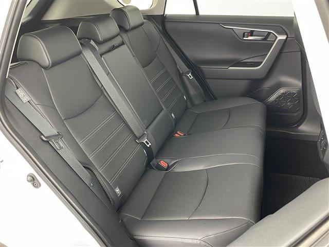 ＲＡＶ４ Ｇ　Ｚパッケージ　４ＷＤ／寒冷地仕様／純正ナビ／全方位カメラ／セーフティセンス／スタアリングヒーター／シートヒーター／ベンチレーション／パワーバックドア　／ＬＥＤヘッドライト／ＥＴＣ／１９インチ純正アルミホイール（11枚目）
