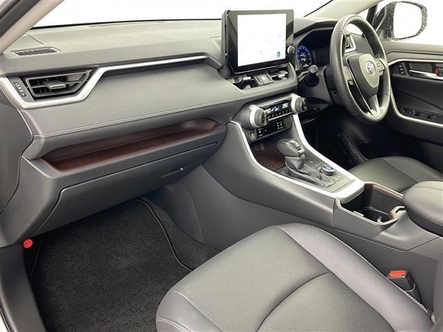ＲＡＶ４ Ｇ　Ｚパッケージ　４ＷＤ／寒冷地仕様／純正ナビ／全方位カメラ／セーフティセンス／スタアリングヒーター／シートヒーター／ベンチレーション／パワーバックドア　／ＬＥＤヘッドライト／ＥＴＣ／１９インチ純正アルミホイール（12枚目）