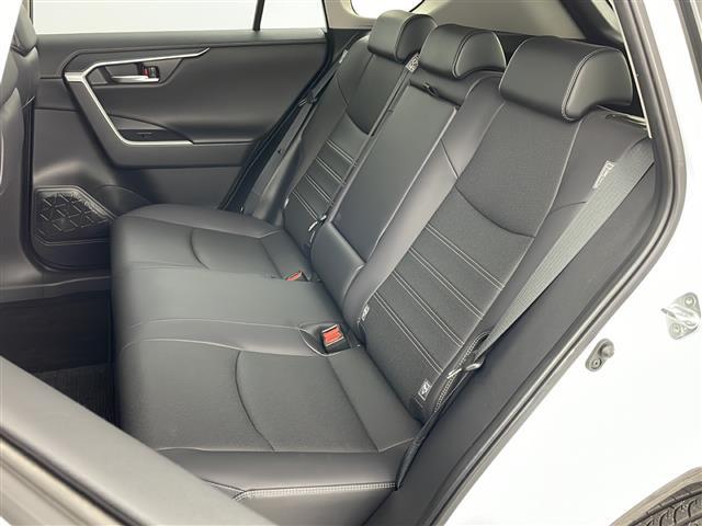 ＲＡＶ４ Ｇ　Ｚパッケージ　４ＷＤ／寒冷地仕様／純正ナビ／全方位カメラ／セーフティセンス／スタアリングヒーター／シートヒーター／ベンチレーション／パワーバックドア　／ＬＥＤヘッドライト／ＥＴＣ／１９インチ純正アルミホイール（15枚目）