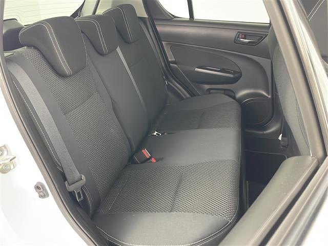 スイフト ＲＳ　４ＷＤ／社外ナビ／バックカメラ／クルーズコントロール／シートヒーター／ドライブレコーダー／パドルシフト／ステアリングリモコン／スマートキー／プッシュスタート／１６インチ純正アルミホイール／積込タイヤ（11枚目）