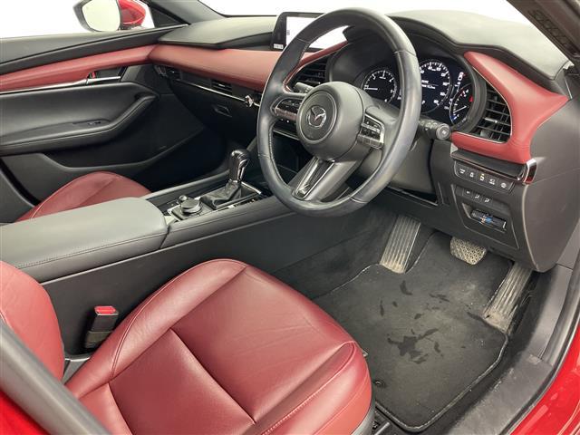ＭＡＺＤＡ３ファストバック ＸＤバーガンディ　セレクション　ディーゼル・純正ＳＤナビマツダコネクト２（ＡｐｐｌｅＣａｒＰｌａｙ＆ＡｎｄｒｏｌｄＡｕｔｏ＆ＴＶ＆ＣＤ＆ＤＶＤ＆ＨＤＭＥ）・ｉ－アクティブ・寒冷地仕様・ヘッドアップディスプレイ（8枚目）