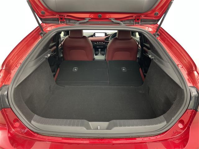 ＭＡＺＤＡ３ファストバック ＸＤバーガンディ　セレクション　ディーゼル・純正ＳＤナビマツダコネクト２（ＡｐｐｌｅＣａｒＰｌａｙ＆ＡｎｄｒｏｌｄＡｕｔｏ＆ＴＶ＆ＣＤ＆ＤＶＤ＆ＨＤＭＥ）・ｉ－アクティブ・寒冷地仕様・ヘッドアップディスプレイ（18枚目）