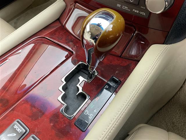 LS LS600h Iパッケージ 純正ナビ&CD&DVD&BT&USB&AUX バックカメラ 前席パワーシート 全席シートヒーター 前席ベンチレーションシート レザーシート ETC LEDヘッドライト オートライト スマートキー(28枚目)
