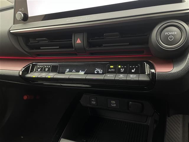 プリウス Z 純正12型コネクティッドナビ パノラミックビューモニター AC100Vアクセサリコンセント パークアシスト ワイヤレス充電器 アダプティブクルーズコントロール リアフォグランプ ワイパーデアイサー(16枚目)