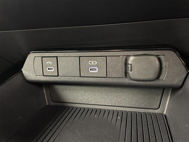 プリウス Z 純正12型コネクティッドナビ パノラミックビューモニター AC100Vアクセサリコンセント パークアシスト ワイヤレス充電器 アダプティブクルーズコントロール リアフォグランプ ワイパーデアイサー(17枚目)