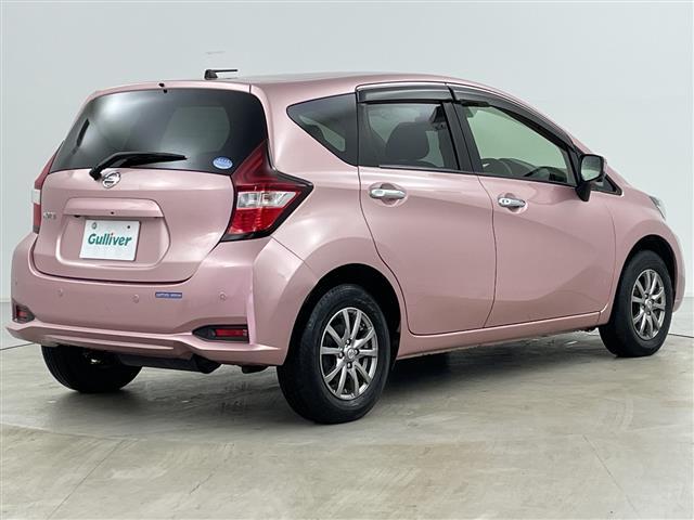 ノート Ｘ　ＦＯＵＲ　スマートセーフティエディション　・ワンオーナー・４ＷＤ・純正オーディオ＆ＣＤ＆ＡＵＸ・全方位カメラ・エマージェンシーブレーキ・デジタルインナーミラー・ステアリングスイッチ・コーナーセンサー・ＬＥＤヘッドライト・オートライト（3枚目）