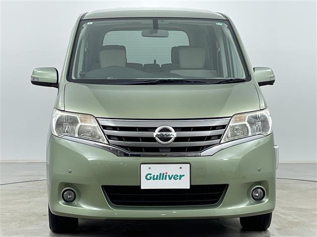 セレナ ２０Ｇ　寒冷地仕様　スマートキー＆プッシュスタート　クルーズコントロール　純正ナビ＆ＣＤ＆ＤＶＤ＆ＳＤ＆ＢＴ＆ＴＶ　バックカメラ　３列シート　両側パワースライドドア　ビルトインＥＴＣ　電動格納ミラー（4枚目）