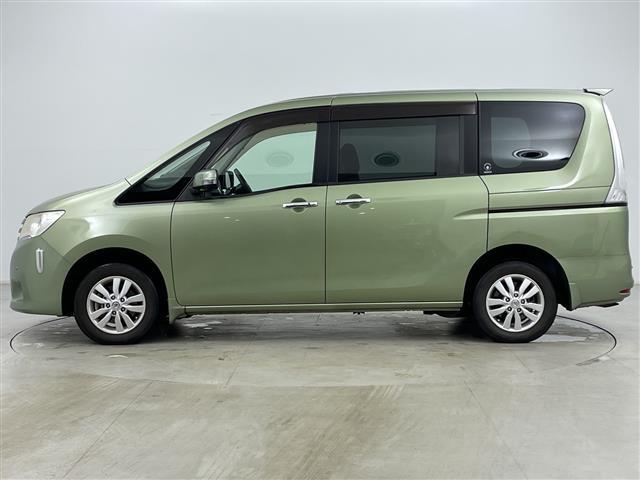 セレナ ２０Ｇ　寒冷地仕様　スマートキー＆プッシュスタート　クルーズコントロール　純正ナビ＆ＣＤ＆ＤＶＤ＆ＳＤ＆ＢＴ＆ＴＶ　バックカメラ　３列シート　両側パワースライドドア　ビルトインＥＴＣ　電動格納ミラー（7枚目）